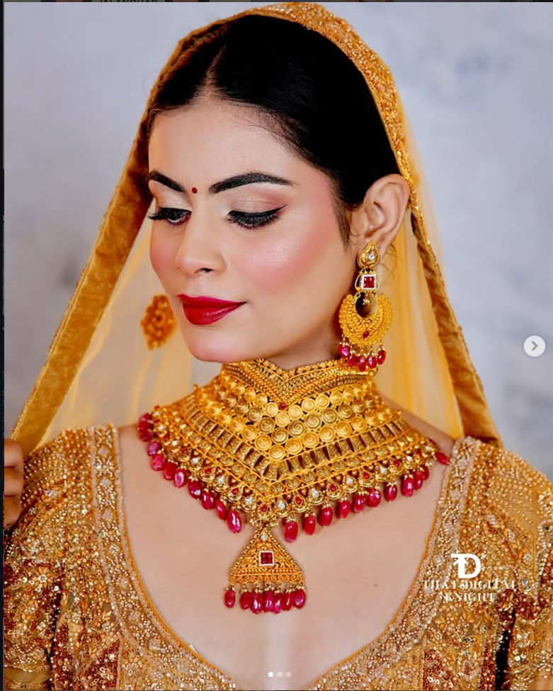 Regal Gold Collar at Varun Jewellers